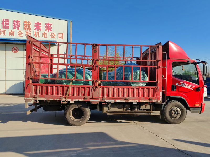 3台電(diàn)機專車(chē)發貨機械廠